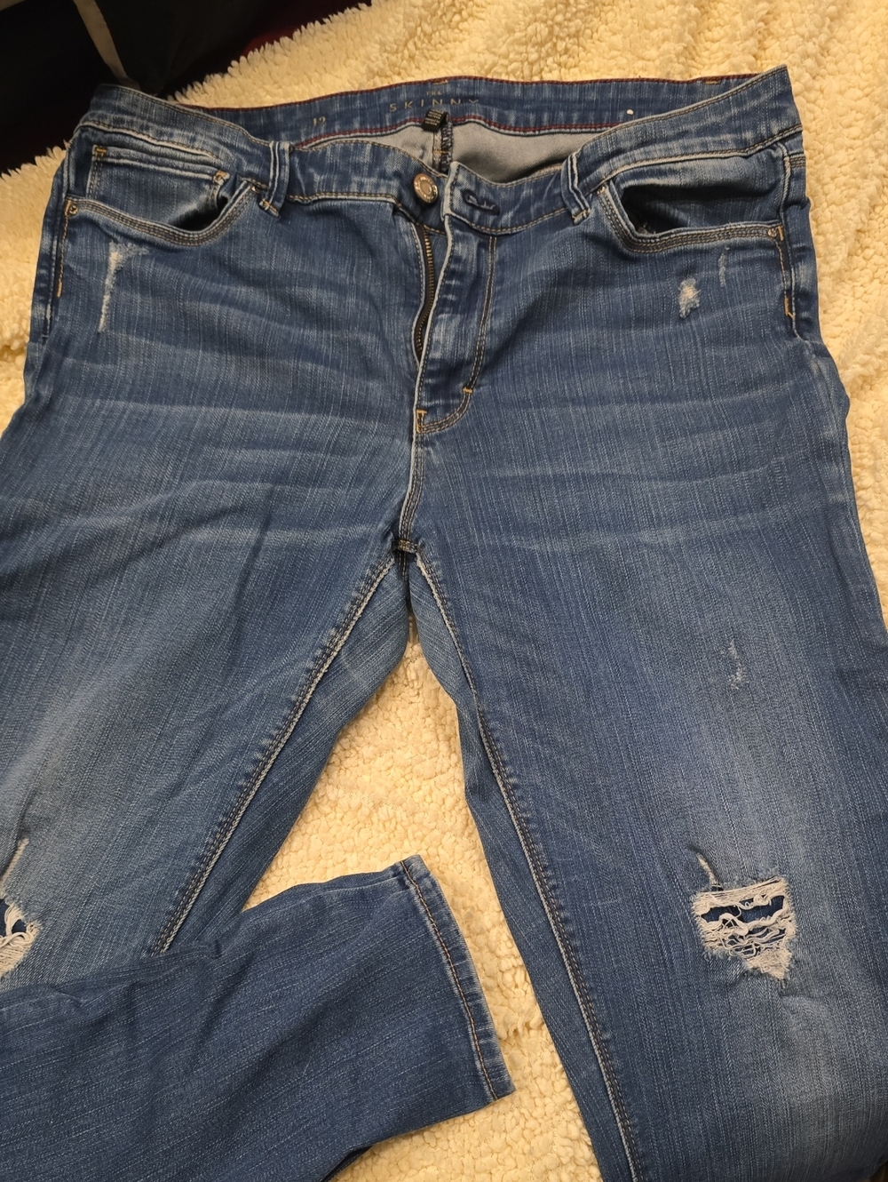 WHBM 8Blue Distressed Women's Skinny Jeans